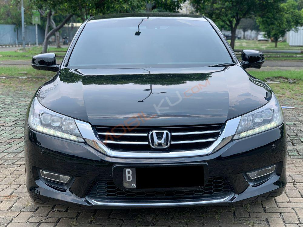 Mobil Honda Accord 2013