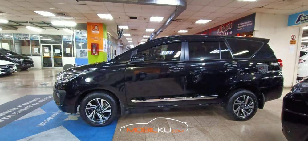 Mobil Toyota Kijang Innova 2021