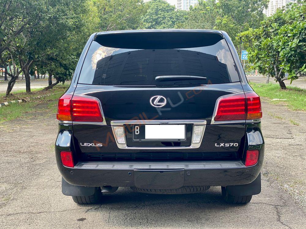 Mobil Lexus LX 2010