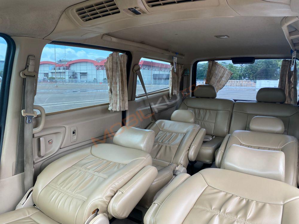 Mobil Nissan Serena 2011