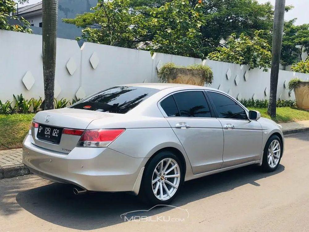 Mobil Honda Accord 2008