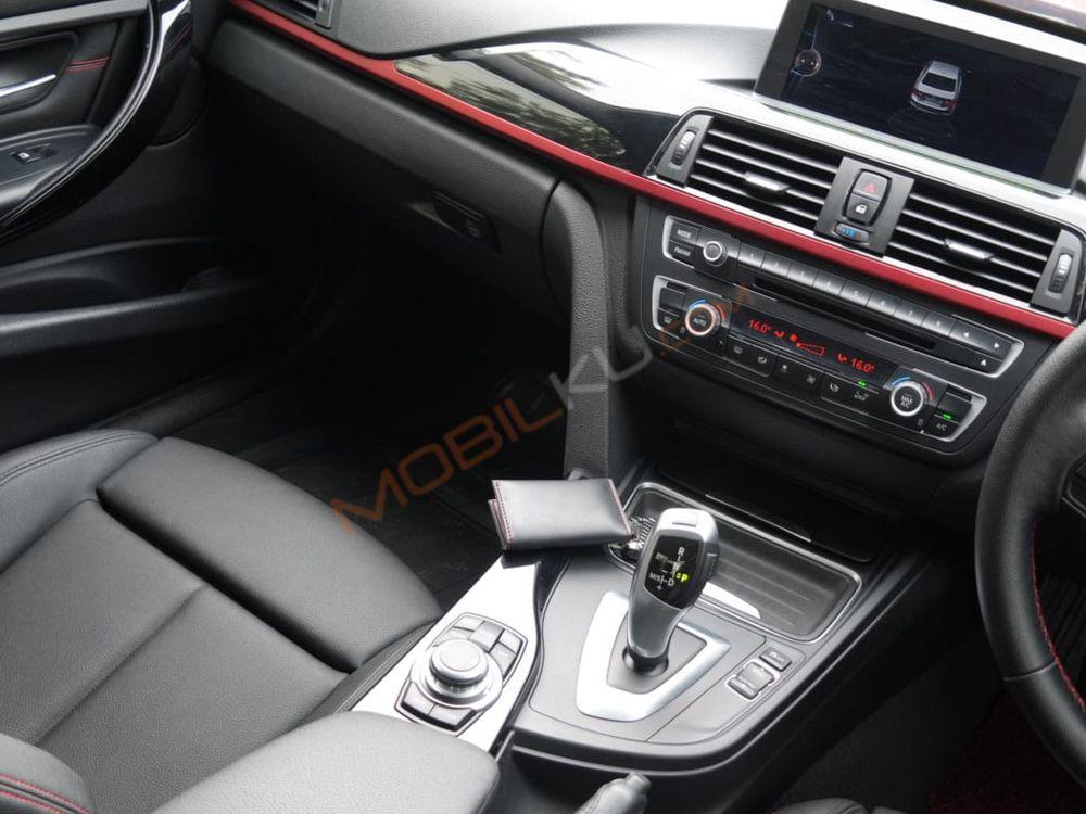 Mobil BMW 3 Series 2013