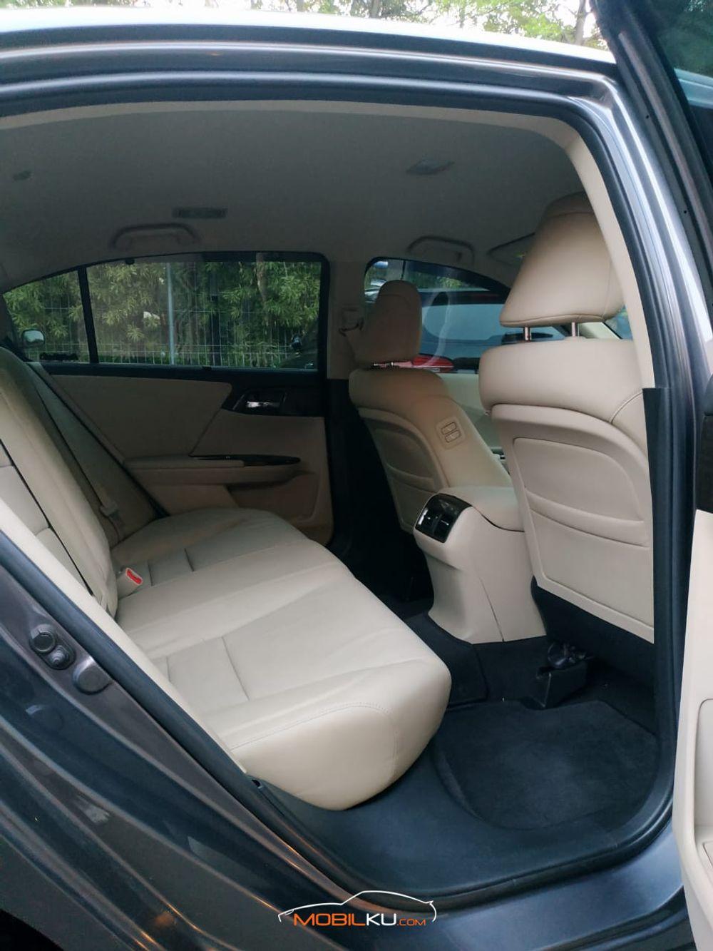 Mobil Honda Accord 2014