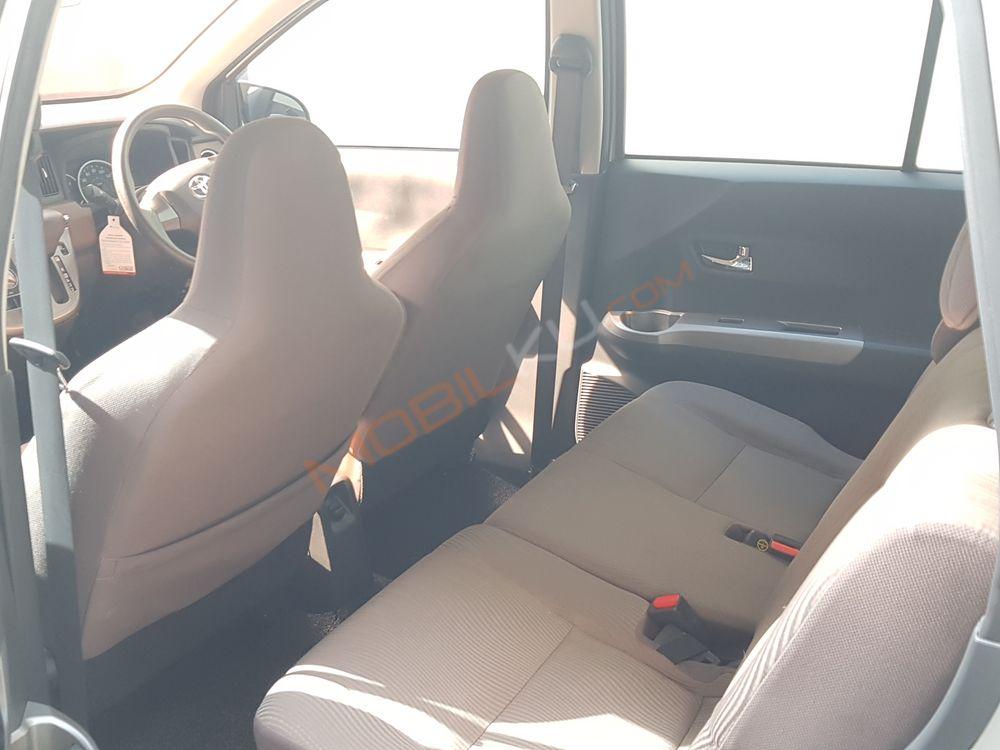Mobil Toyota Calya 2018