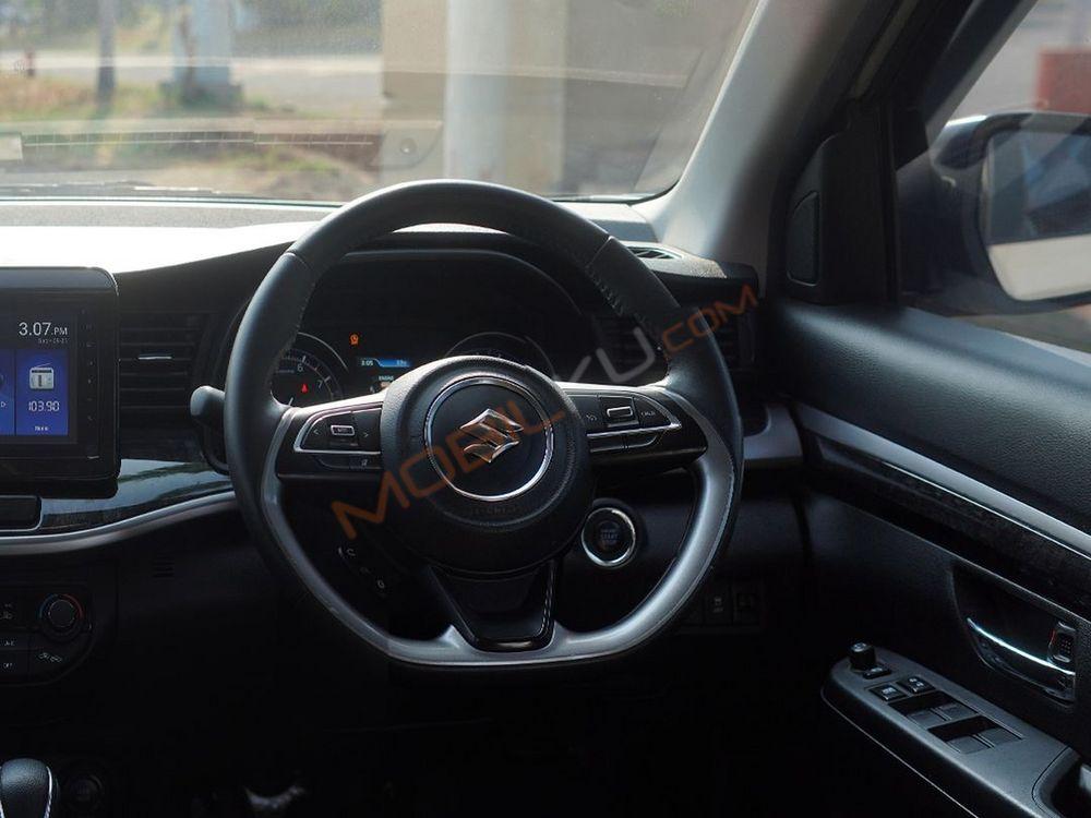 Mobil Suzuki XL7 2023