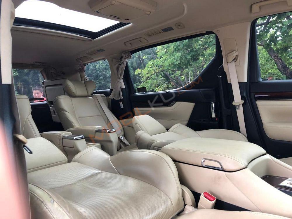 Mobil Toyota Alphard 2017