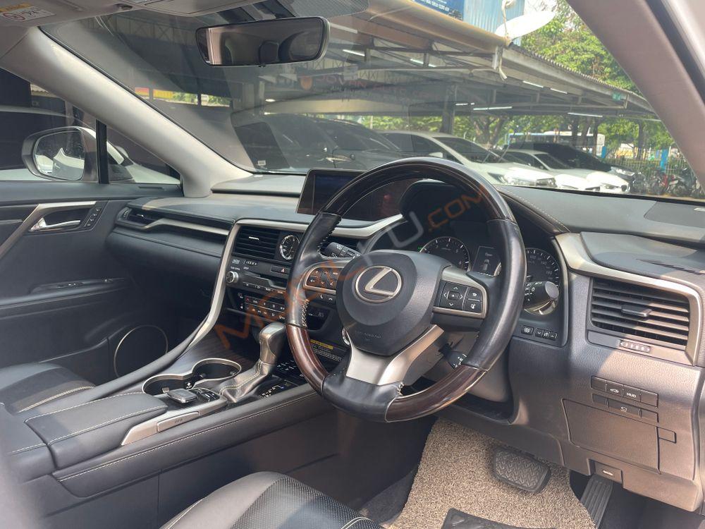 Mobil Lexus RX 2018