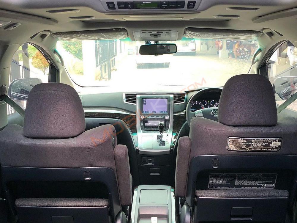 Mobil Toyota Vellfire 2021