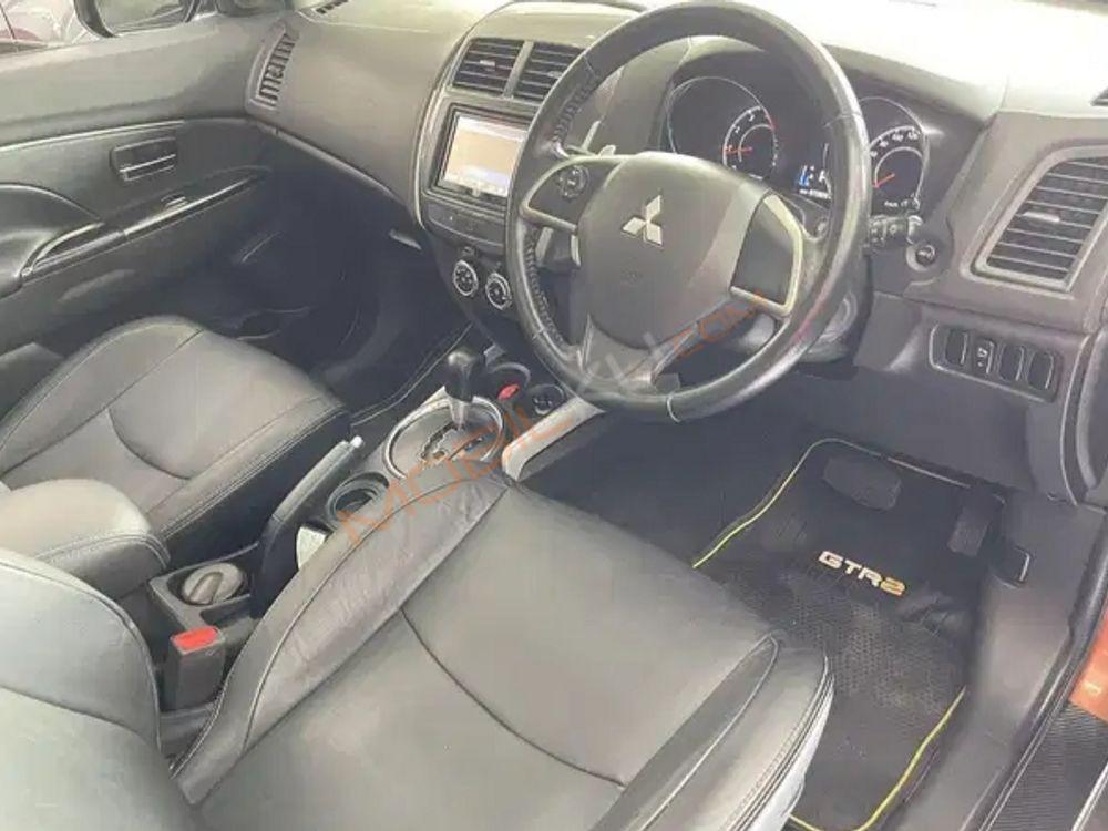 Mobil Mitsubishi Outlander Sport 2015