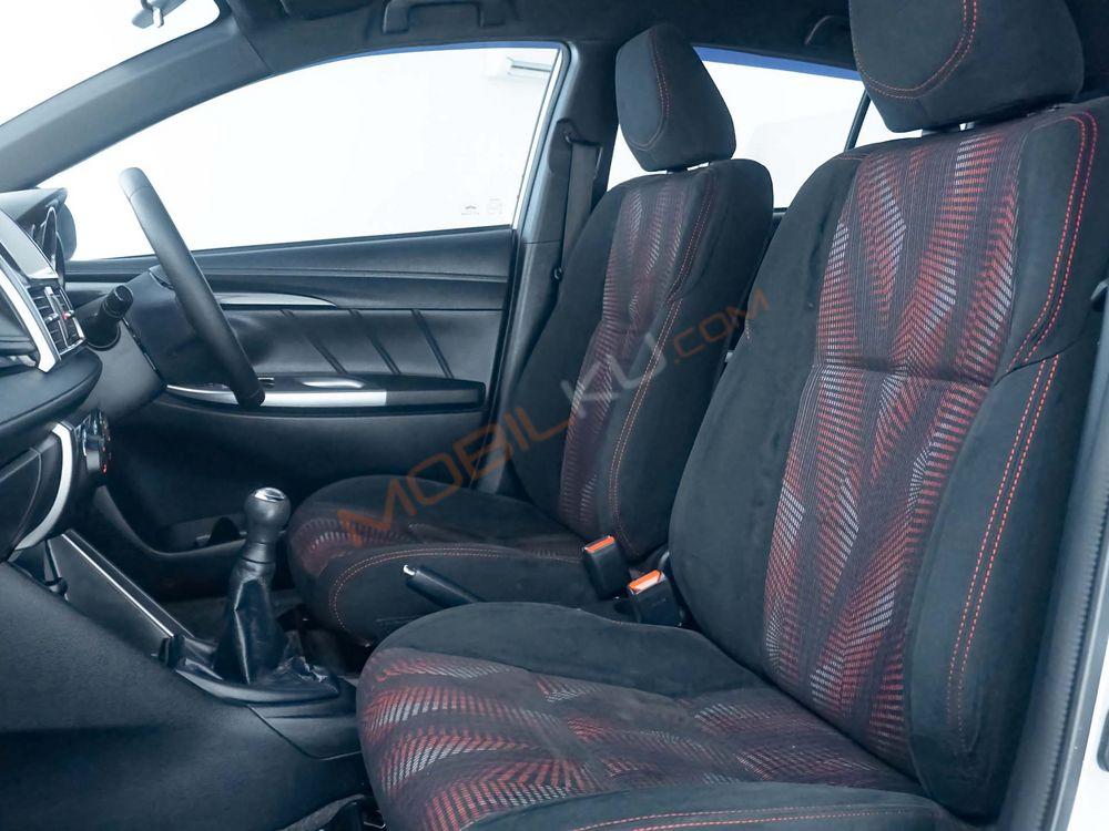 Mobil Toyota Yaris 2016