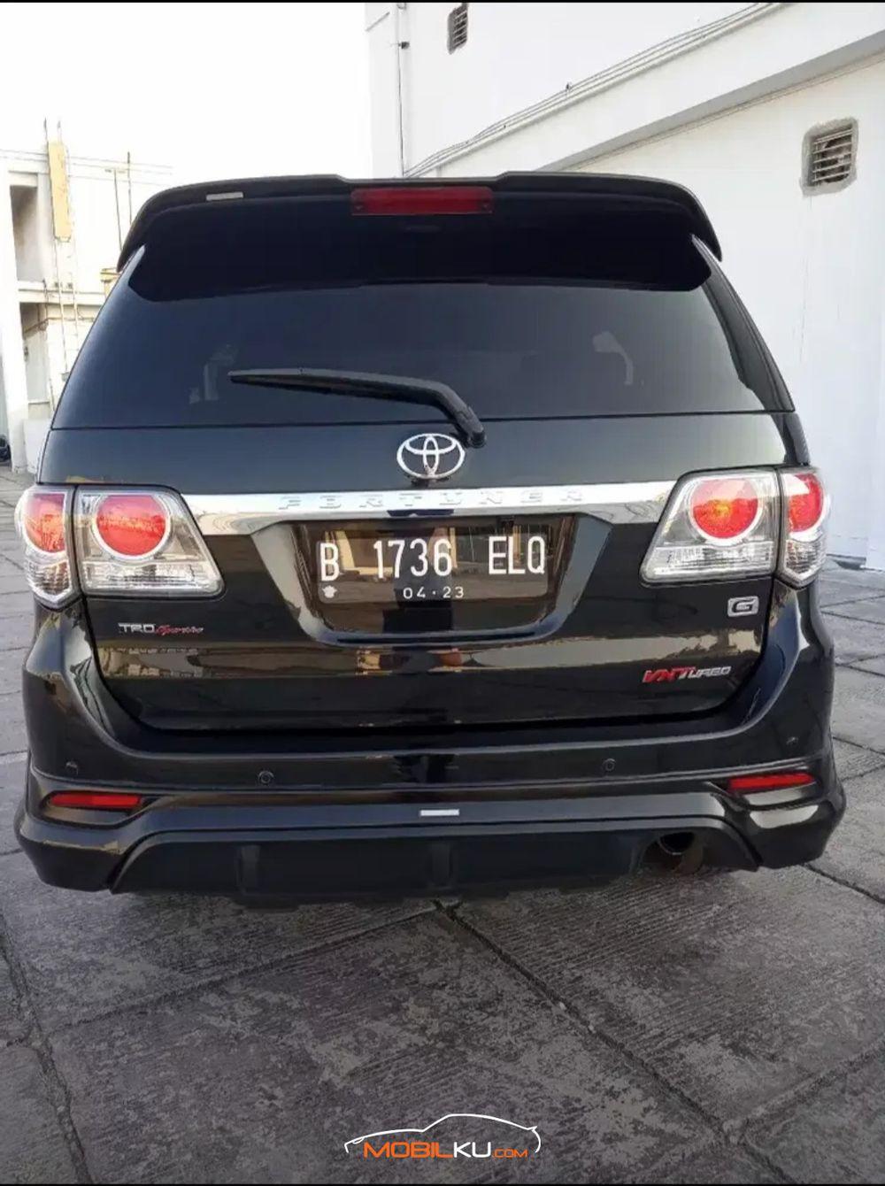 Mobil Toyota Fortuner 2015