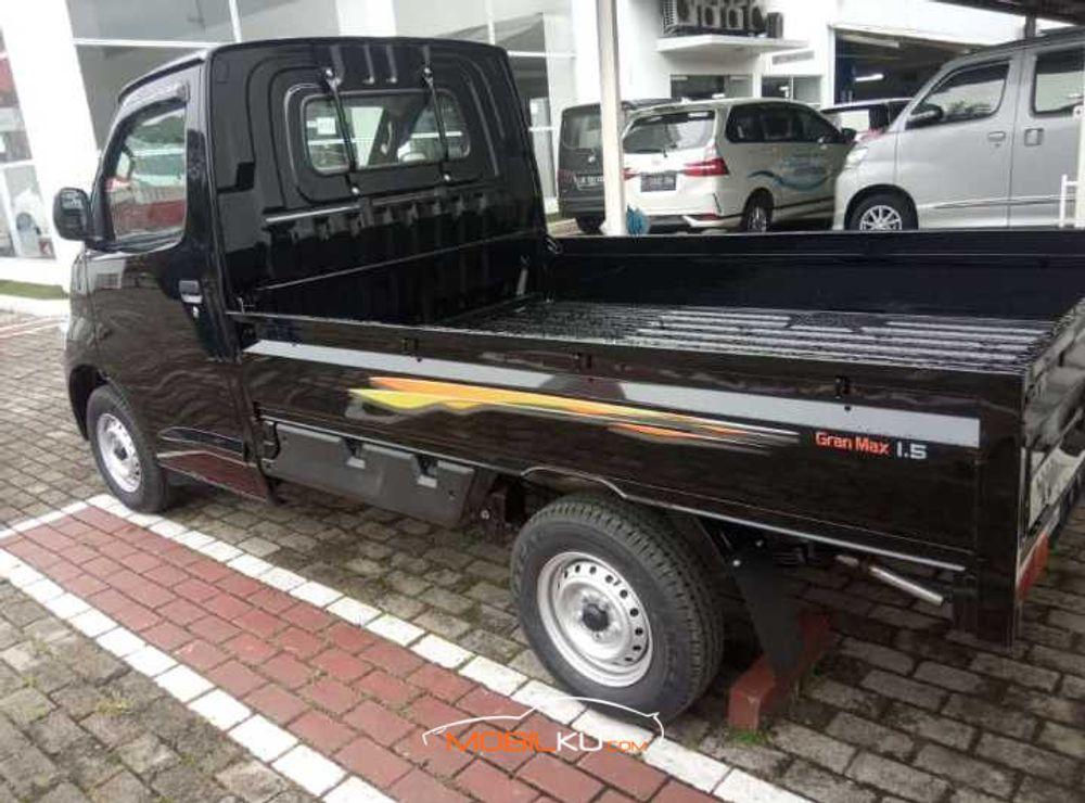 Mobil Daihatsu Gran Max 2021