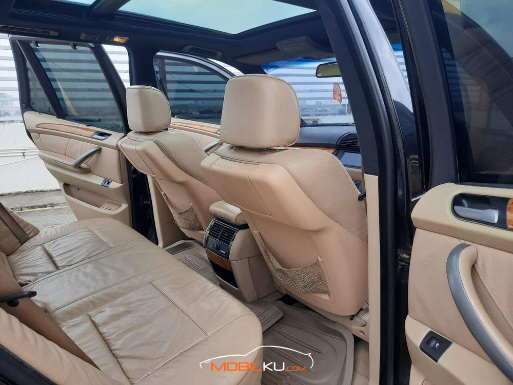 Mobil BMW X5 2005