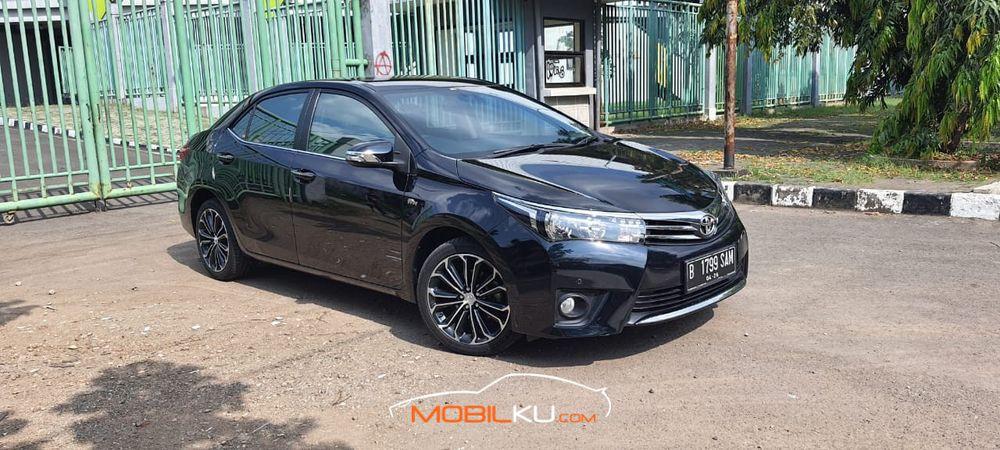 Mobil Toyota Corolla 2016