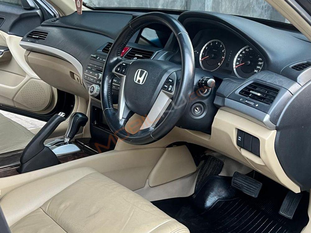 Mobil Honda Accord 2008