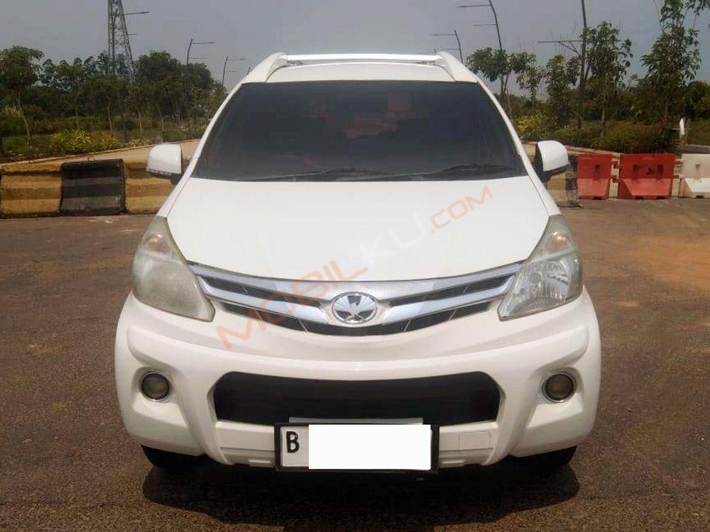 Mobil Daihatsu Xenia 2013