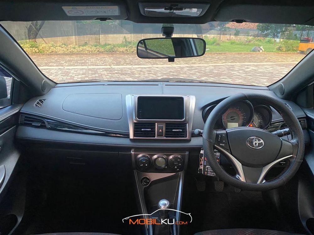 Mobil Toyota Yaris 2015