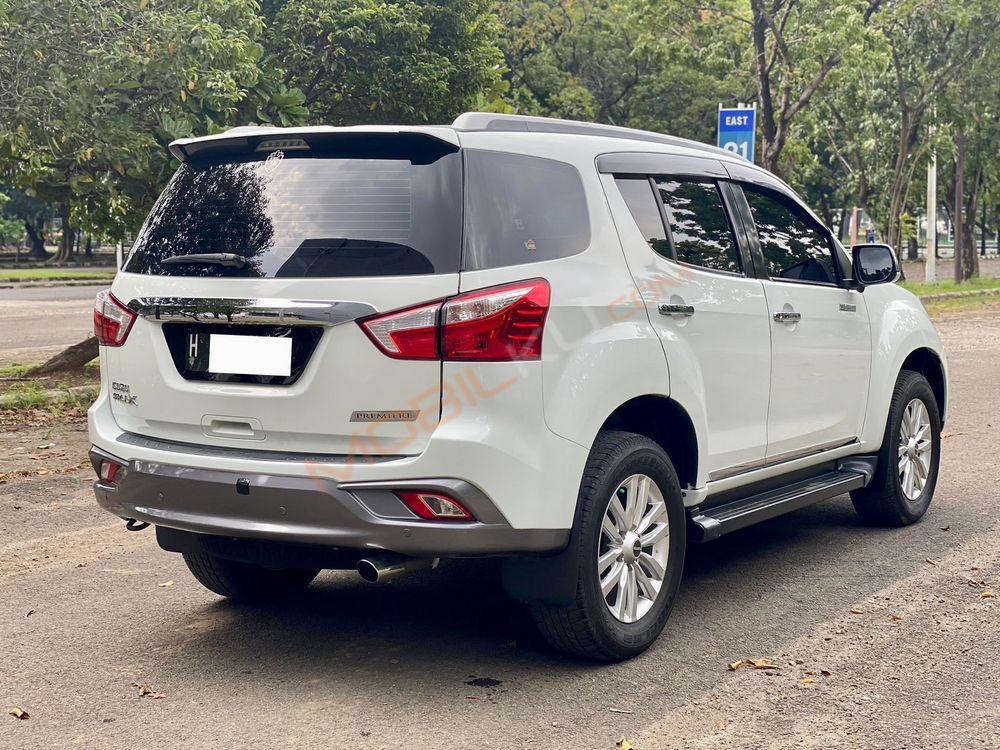 Mobil Isuzu MU-X 2017