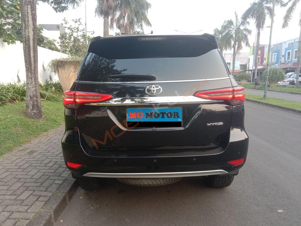 Mobil Toyota Fortuner 2021