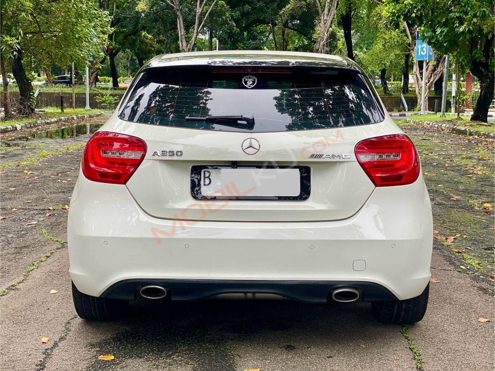 Mobil Mercedes-Benz A-Class 2013