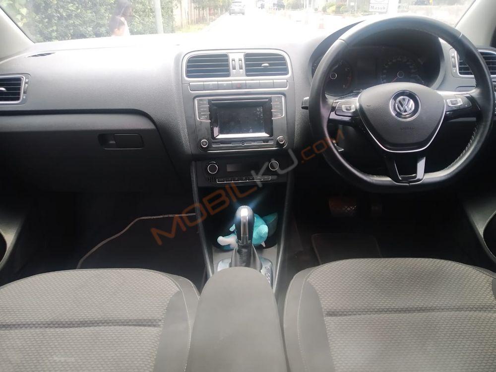 Mobil Volkswagen Polo 2017