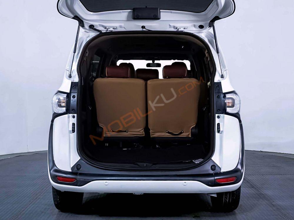 Mobil Toyota Sienta 2018