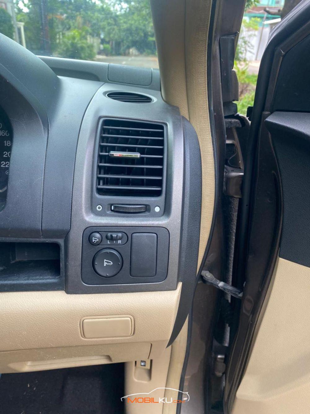 Mobil Honda CR-V 2011