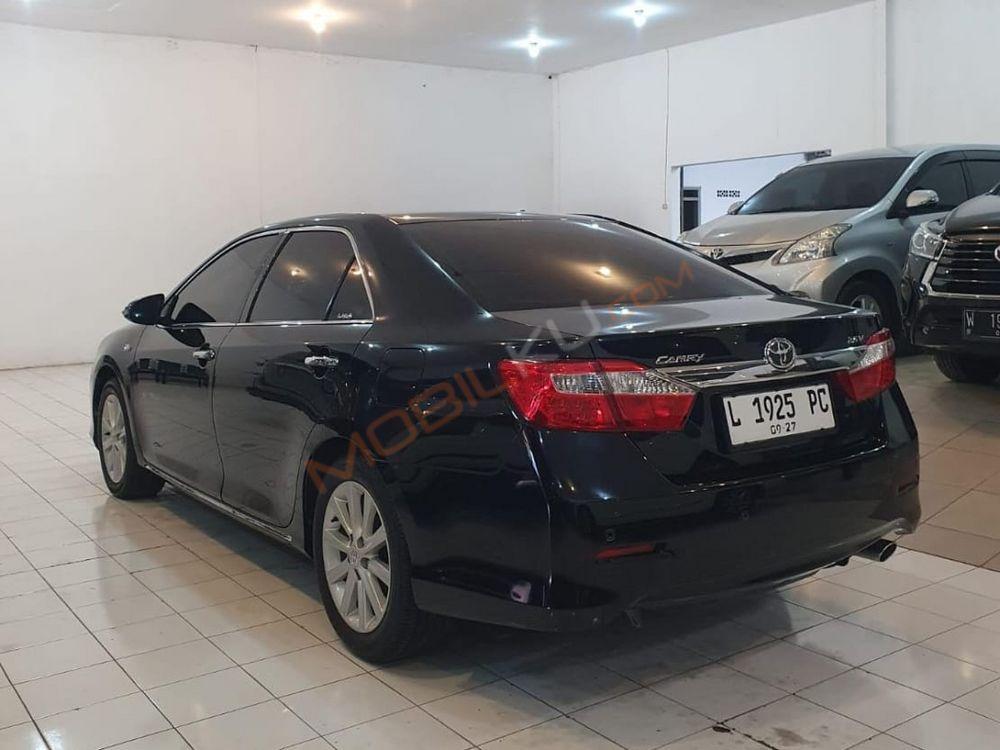 Mobil Toyota Camry 2012