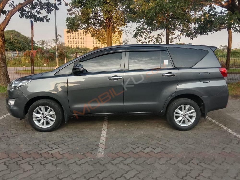 Mobil Toyota Kijang Innova 2020