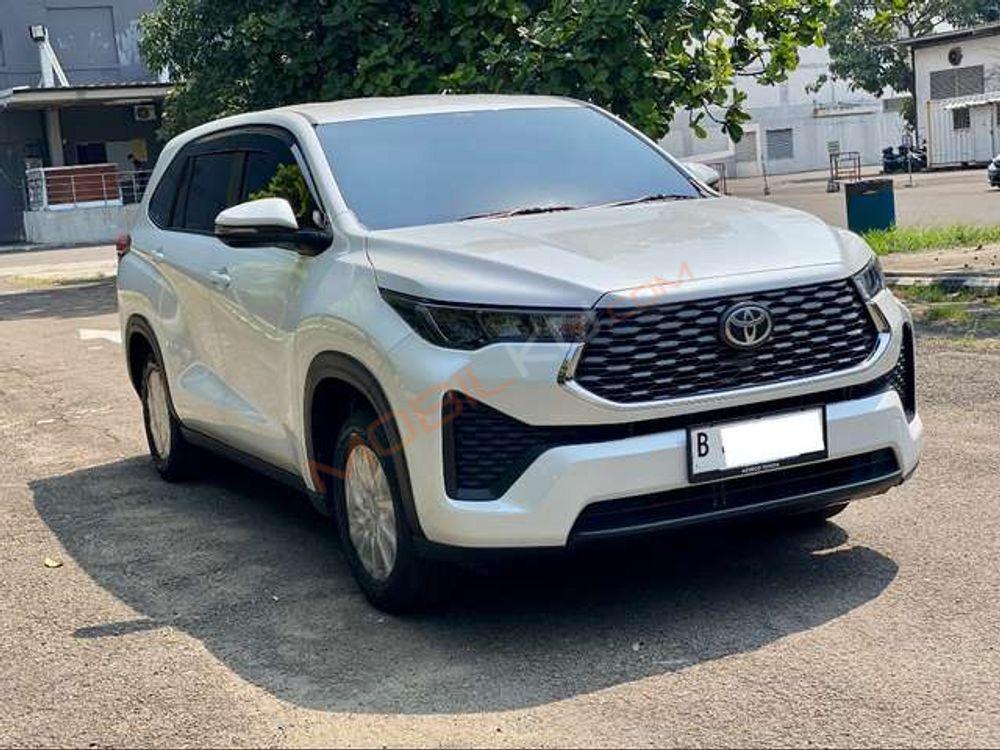 Mobil Toyota Kijang Innova 2023