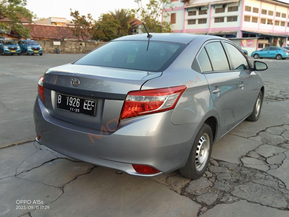 Mobil Toyota Limo 2014