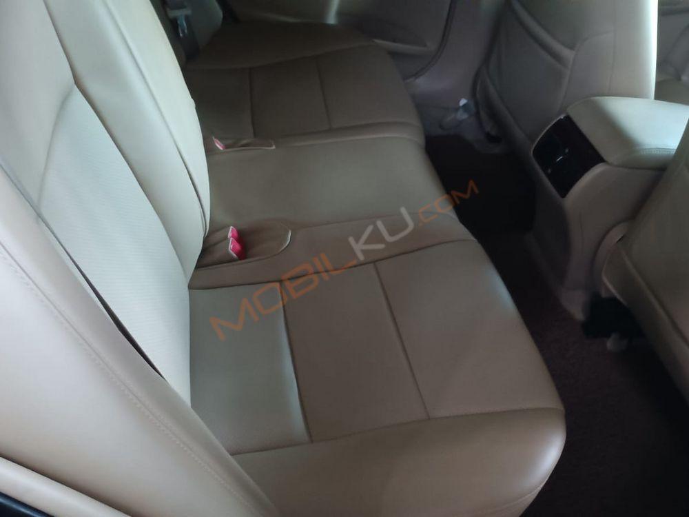 Mobil Toyota Camry 2013