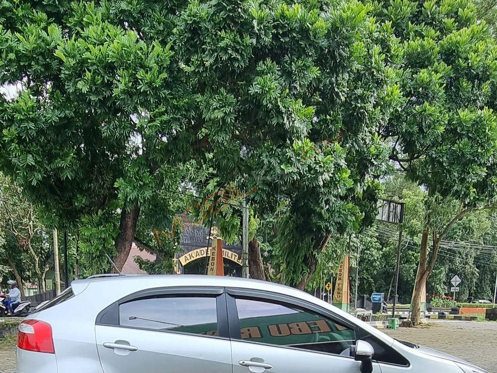 Mobil Kia Rio 2014