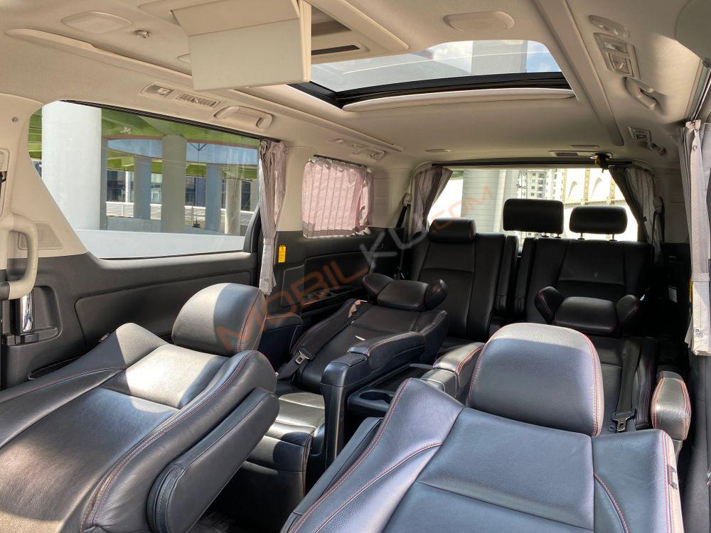 Mobil Toyota Vellfire 2016