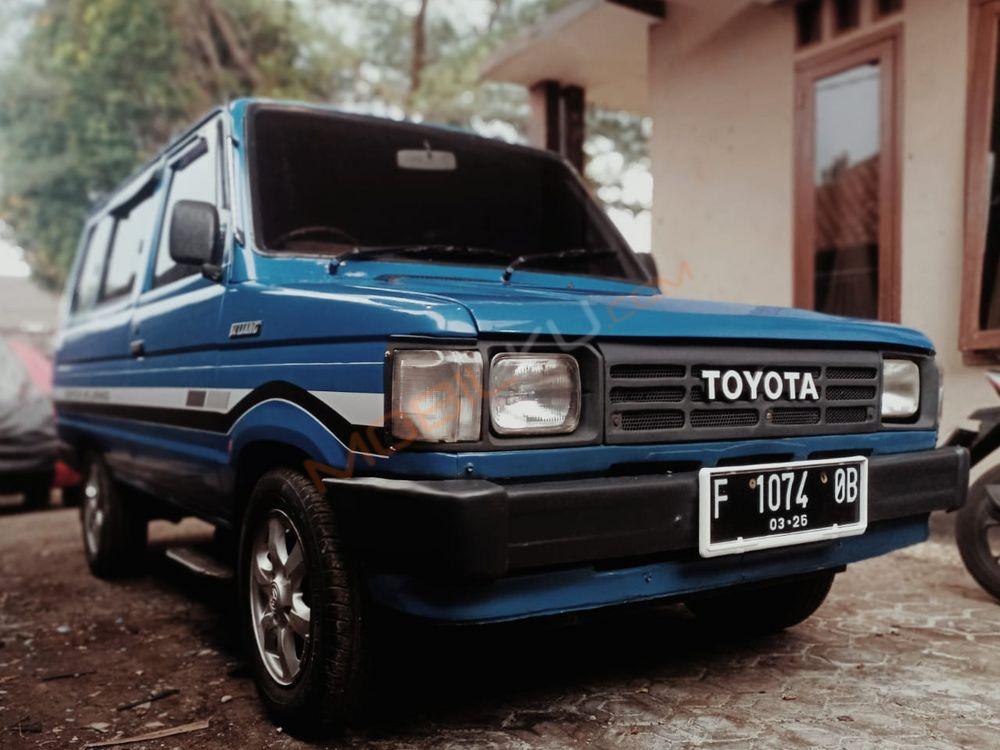 Mobil Toyota Kijang 1995