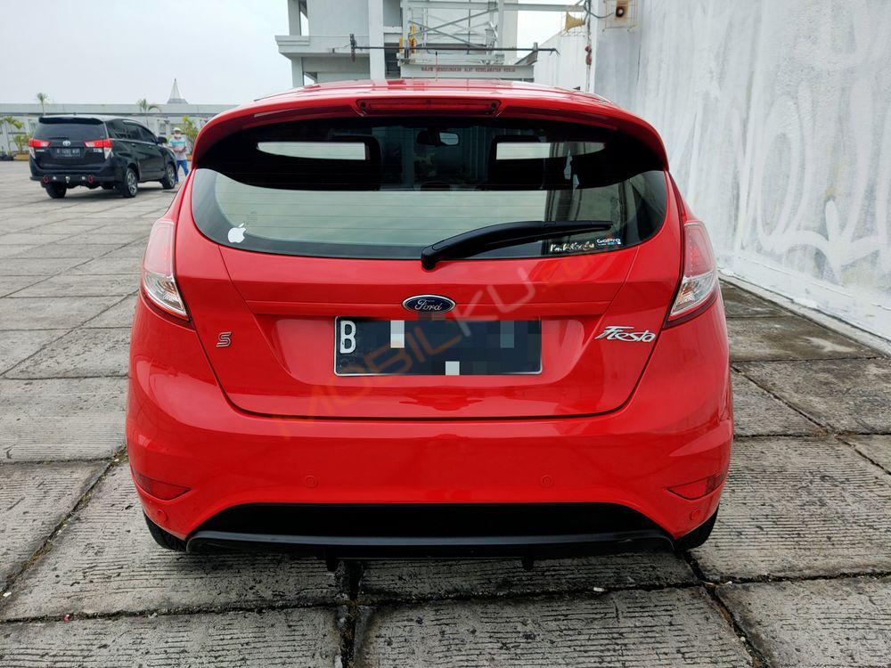 Mobil Ford Fiesta 2014