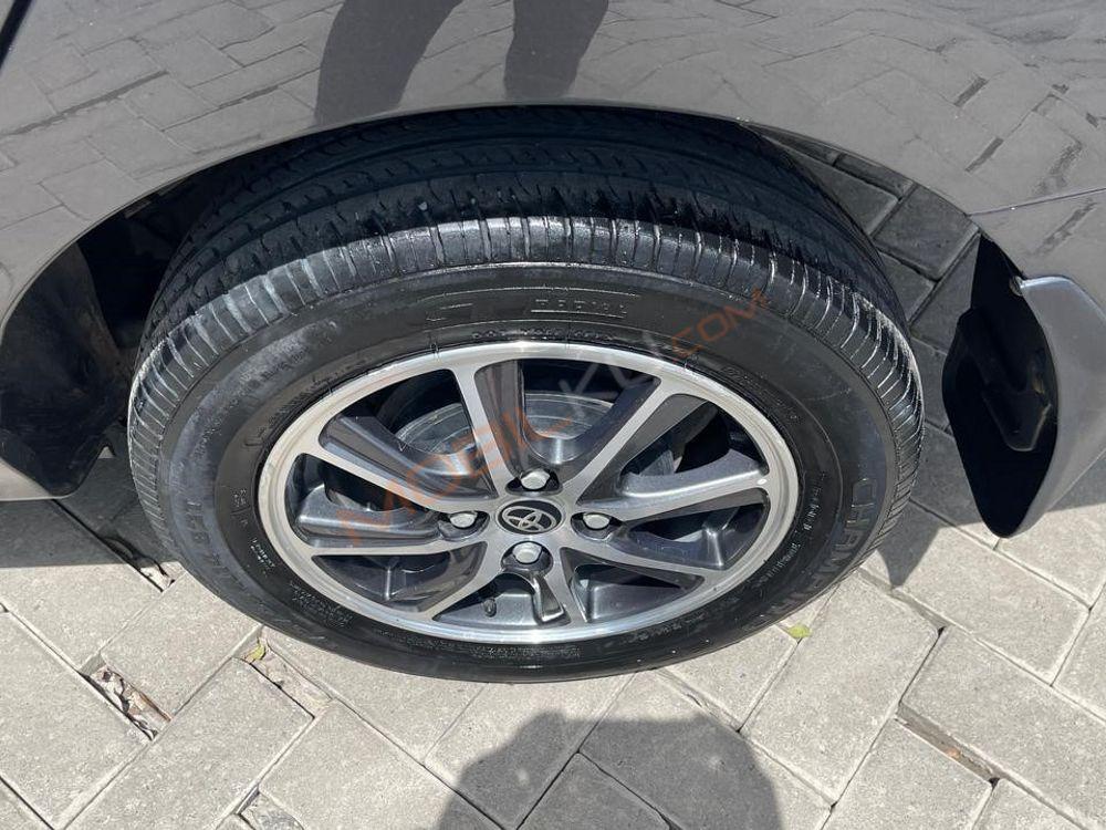 Mobil Toyota Calya 2017