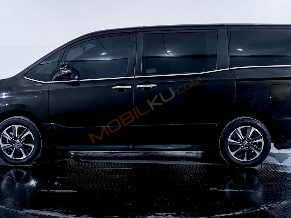 Mobil Toyota Voxy 2018