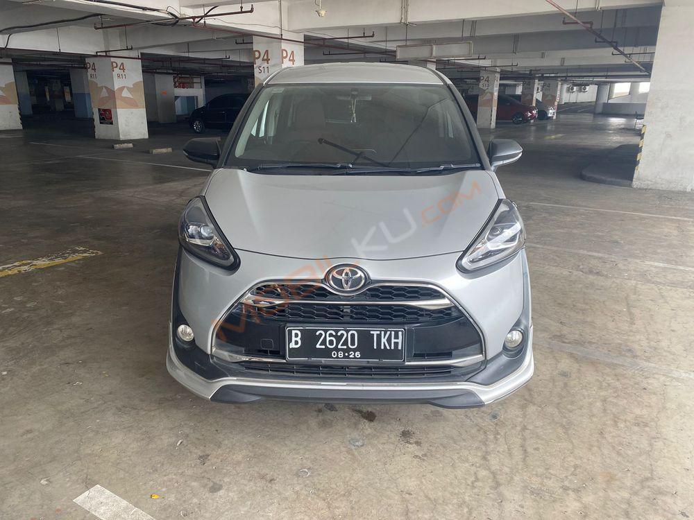 Mobil Toyota Sienta 2016