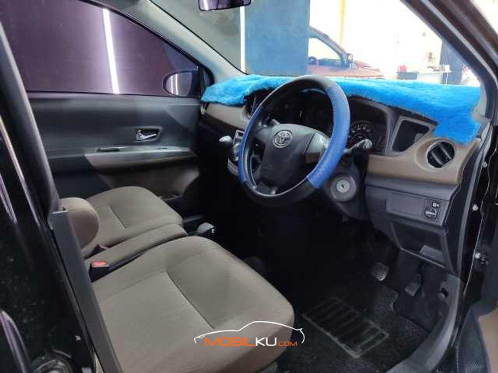 Mobil Toyota Calya 2017