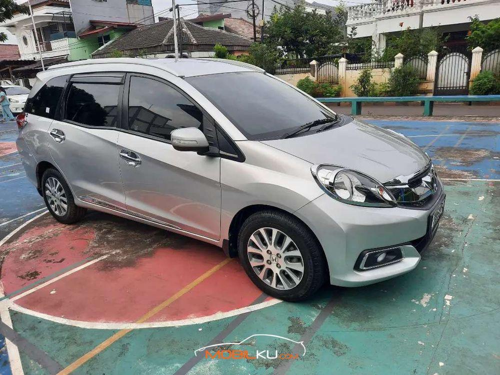 Mobil Honda Mobilio 2014