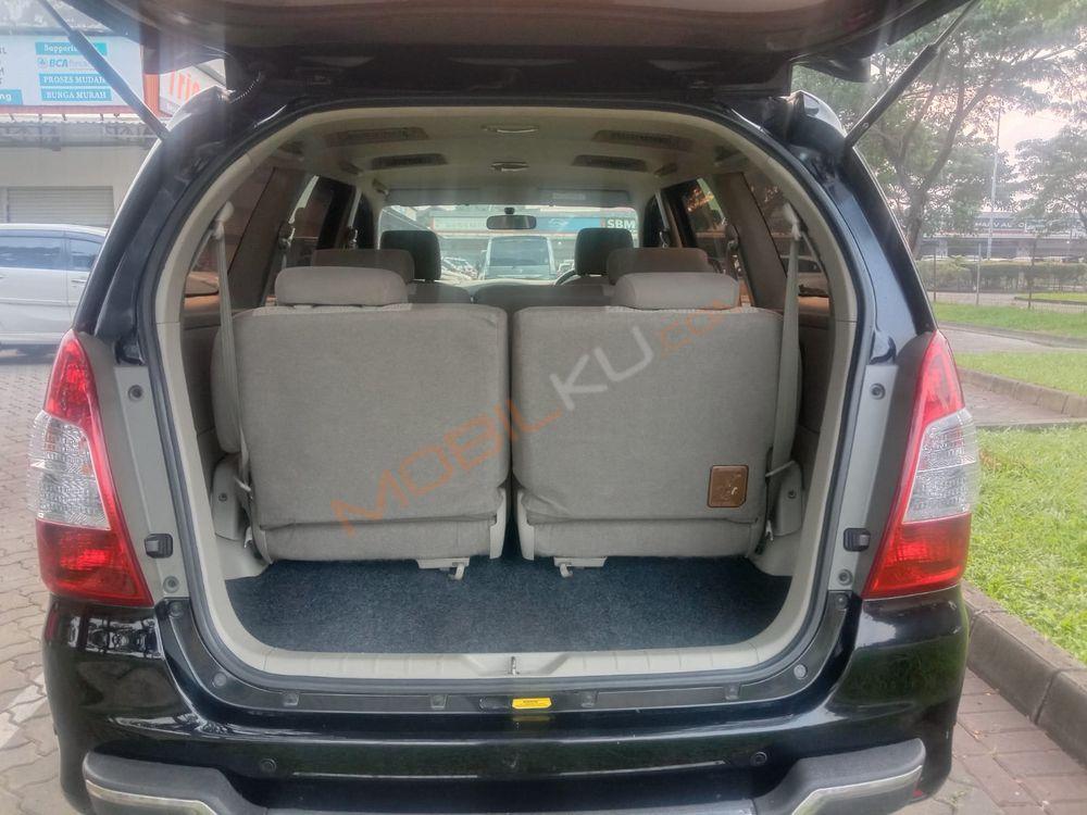 Mobil Toyota Kijang Innova 2015