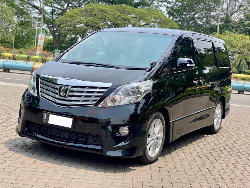Mobil Toyota Alphard 2009