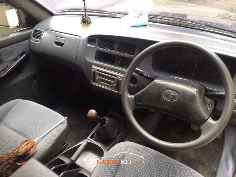 Mobil Toyota Kijang 2002