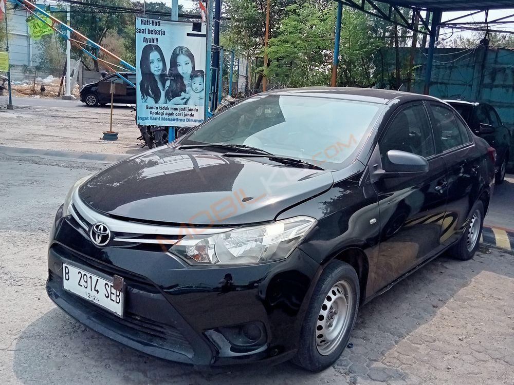 Mobil Toyota Limo 2014