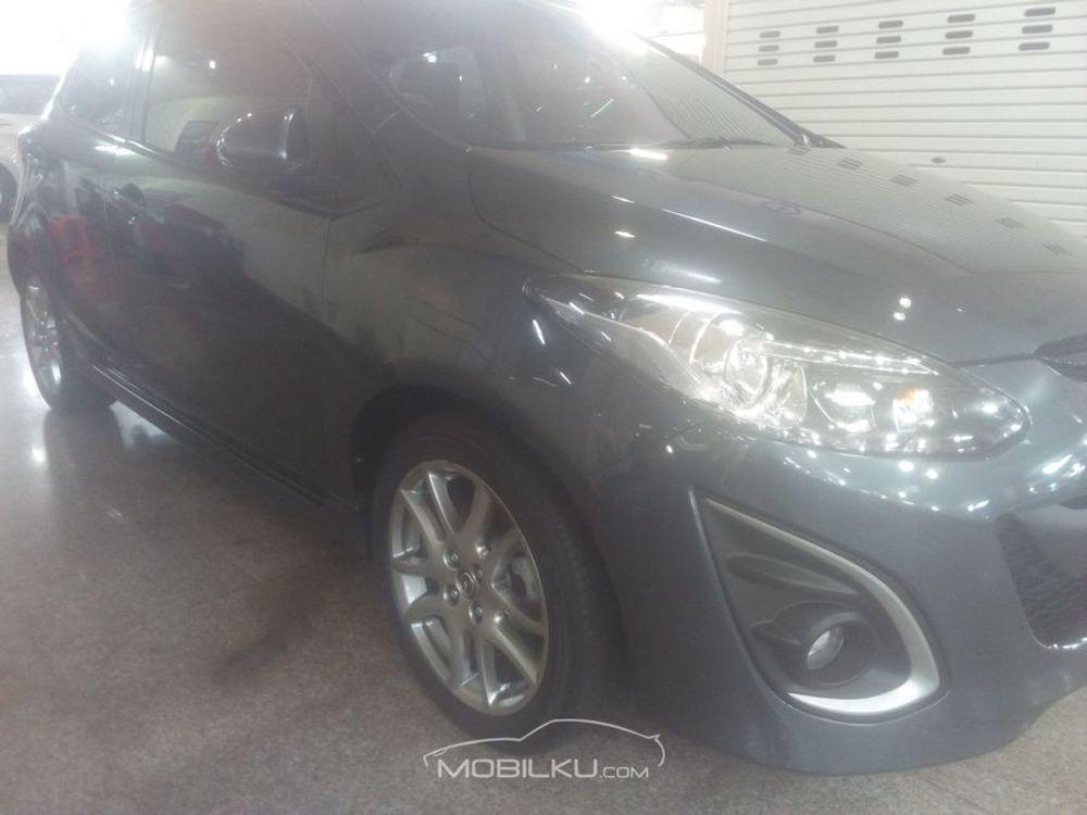 Mobil Mazda 2 Hatchback 2013
