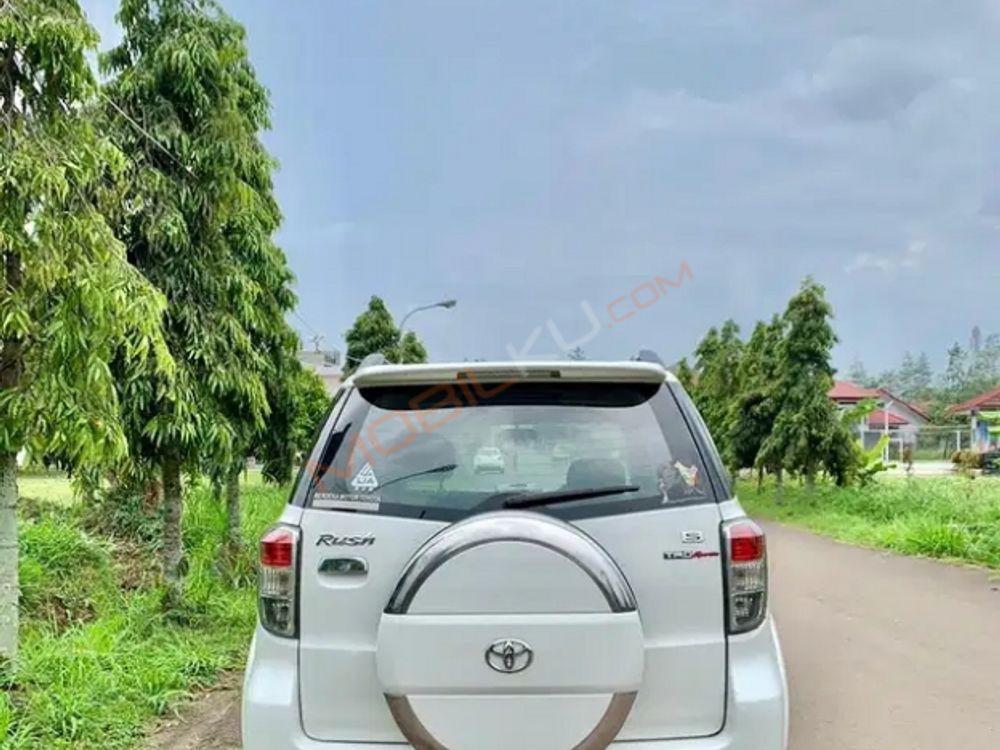 Mobil Toyota Rush 2013