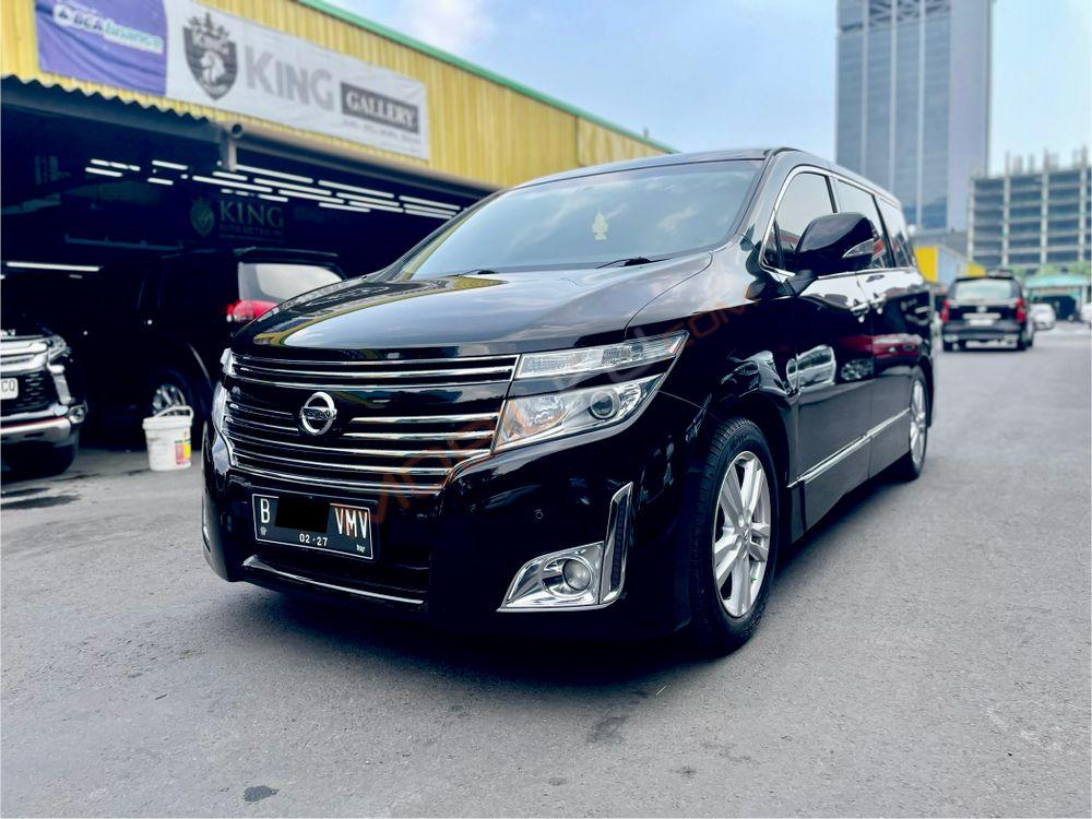 Mobil Nissan Elgrand 2013