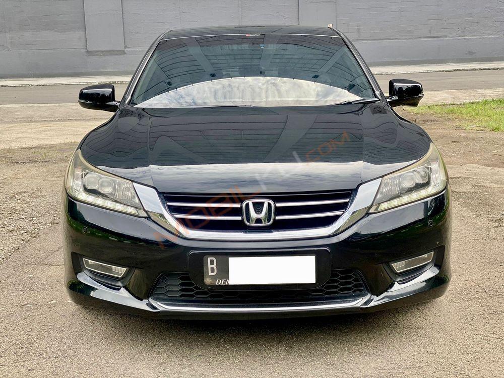 Mobil Honda Accord 2013