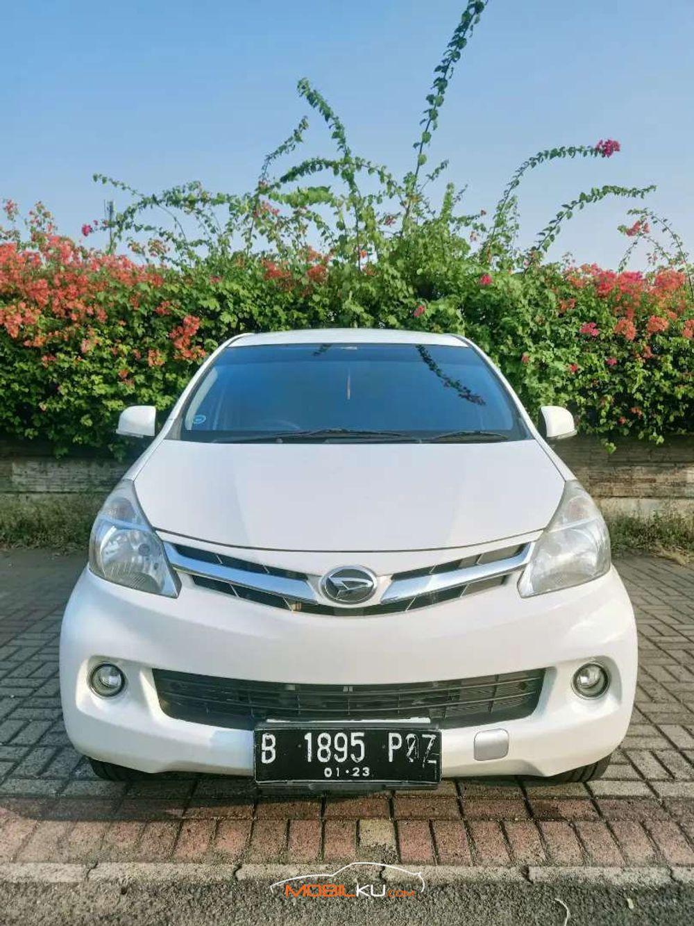 Mobil Daihatsu Xenia 2012